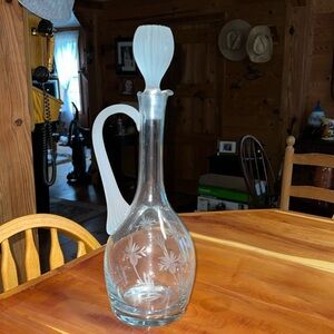 Crystal Clear Industries Etched Pineapple Decanter with Frosted Handle. Romania